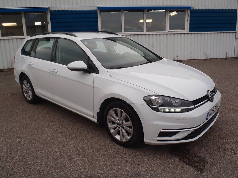 Vit Begagnad 2018 VW Golf VII Kombi | 123 500 kr (Marknadspris) - Bild 1/4
