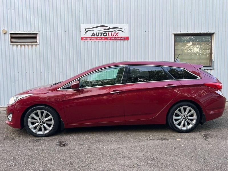 Röd Begagnad 2012 Hyundai i40 Kombi | 74 900 kr (Lite dyr) - Bild 1/4