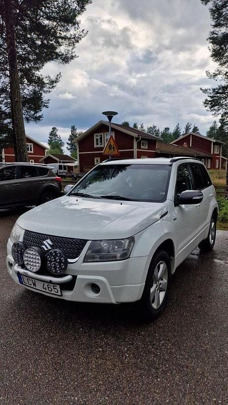 Vit Begagnad 2010 Suzuki Grand Vitara SUV | 45 000 kr - Bild 1/4