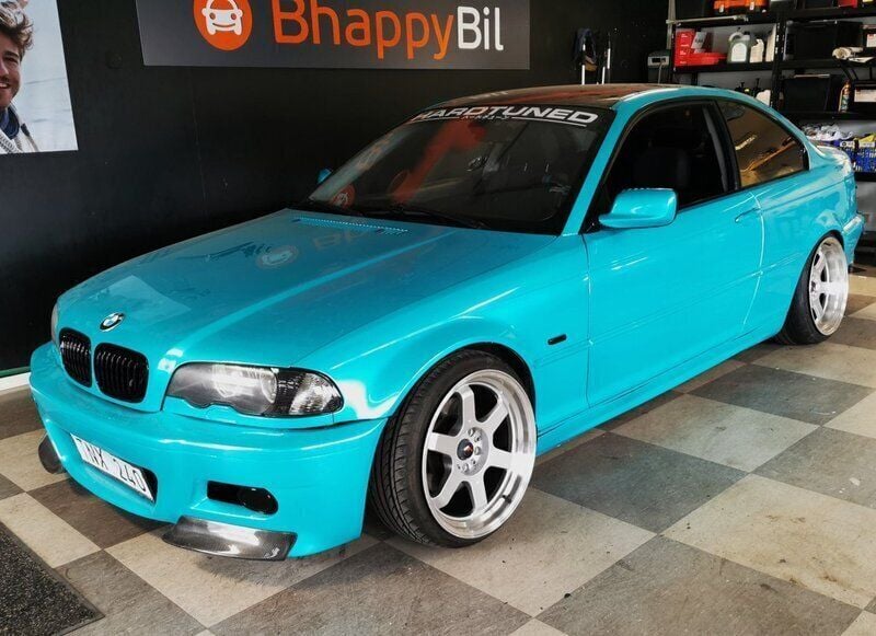 Ljusgrå (grå) Begagnad 2003 BMW 325 Sportkupé | 69 900 kr (Bra pris) - Bild 1/4