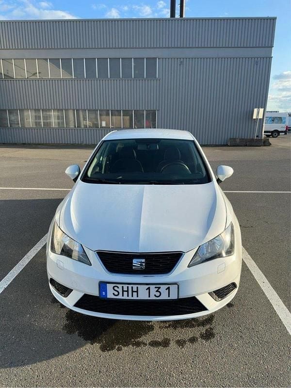 Vit Begagnad 2016 Seat Ibiza Style Halvkombi | 70 000 kr (Marknadspris) - Bild 1/4