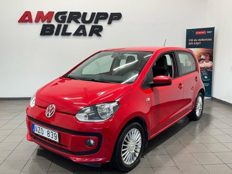 Röd Begagnad 2013 VW up! high up! Halvkombi | 39 900 kr (Marknadspris) - Bild 1/4