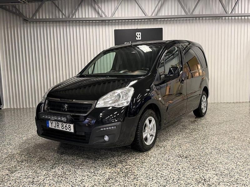 Begagnad Peugeot Partner 120 HK (88 kW) 2017 Svart Minibuss