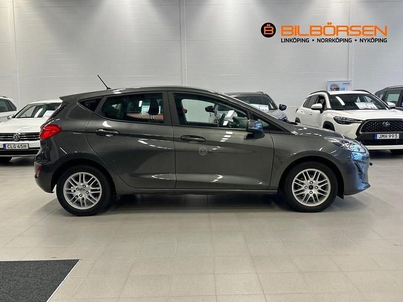 Begagnad Ford Fiesta 101 HK (74 kW) 2018 Grå Halvkombi