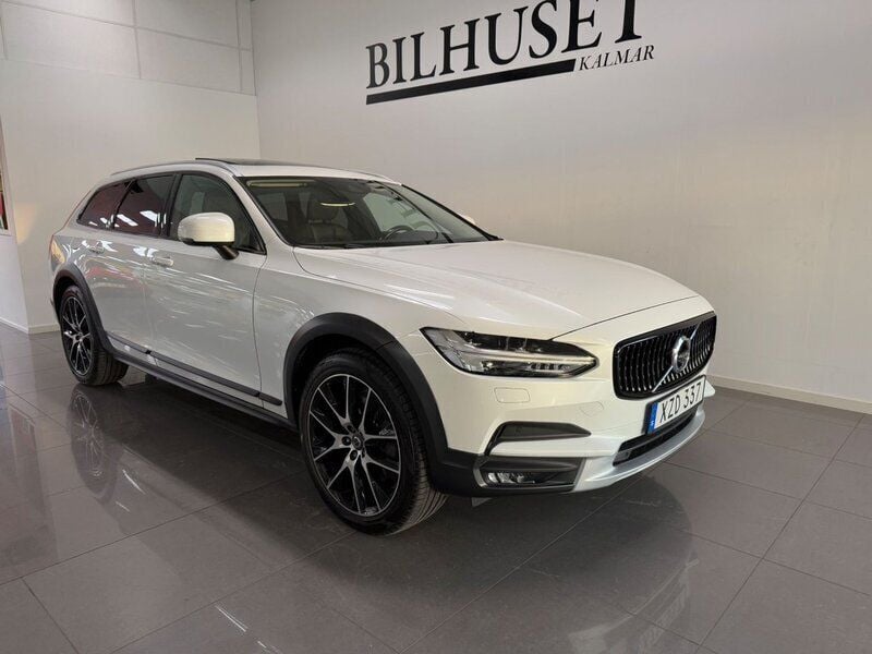 Vit Begagnad 2017 Volvo V90 CC Inscription Kombi | 369 900 kr (Lite dyr) - Bild 1/4