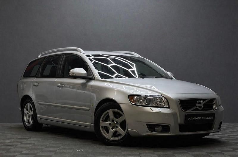 Begagnad Volvo V50 Momentum 116 HK (85 kW) 2012 Grå Kombi