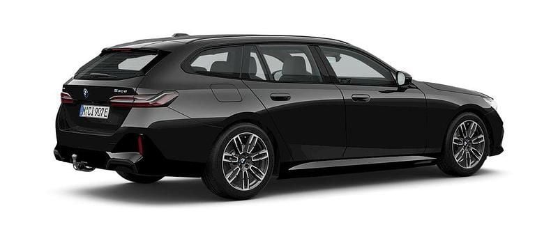 Ny BMW 530e Comfort Edition 190 HK (139 kW) 2025 Svart Kombi