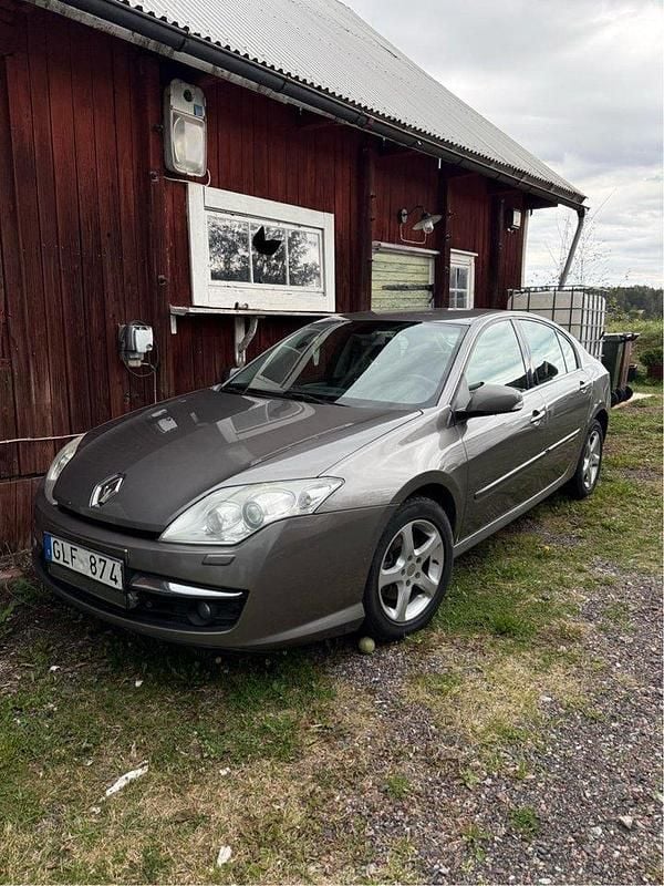 Grå Begagnad 2008 Renault Laguna III Halvkombi | 16 000 kr - Bild 1/1