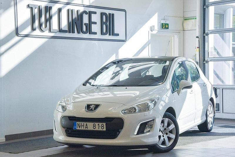 Vit Begagnad 2013 Peugeot 308 Halvkombi | 54 900 kr (Marknadspris) - Bild 1/4