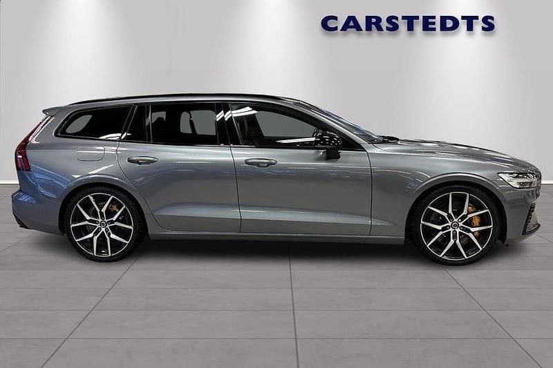 Begagnad Volvo V60 411 HK (302 kW) 2021 Grå Kombi