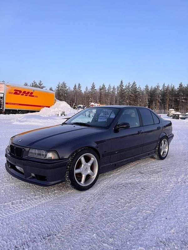 Begagnad BMW 320 175 HK (128 kW) 1998 Sedan