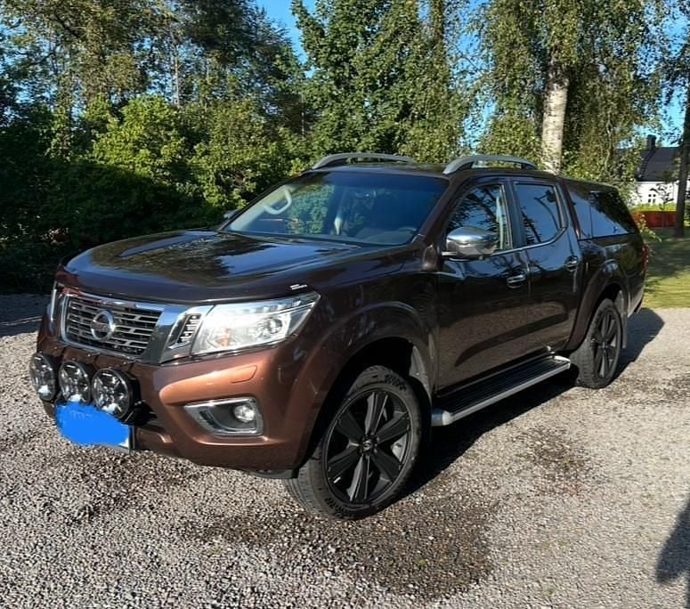 Brun Begagnad 2016 Nissan Navara Pickup | 190 000 kr (Dyr) - Bild 1/4