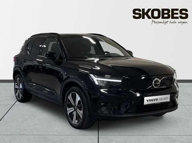Svart Begagnad 2023 Volvo XC40 Plus SUV | 349 400 kr - Bild 1/3