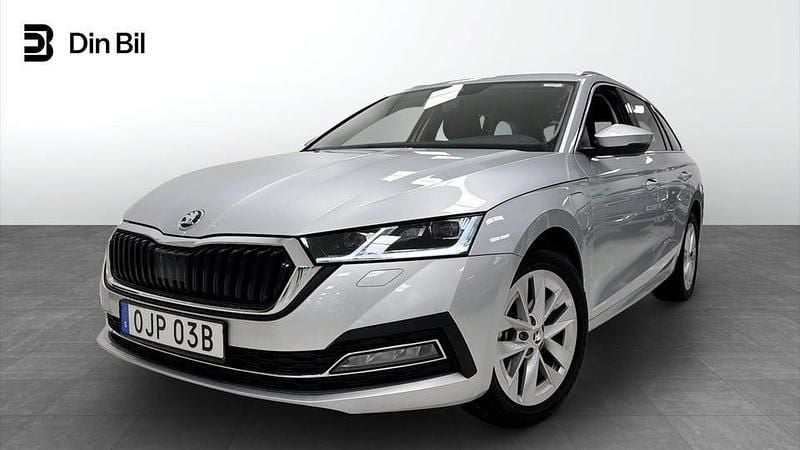 Begagnad Skoda Octavia Style 150 HK (110 kW) 2024 Silver Kombi