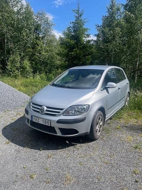 Silver Begagnad 2006 VW Golf Plus Cross Trendline Minibuss | 18 500 kr (Marknadspris) - Bild 1/4