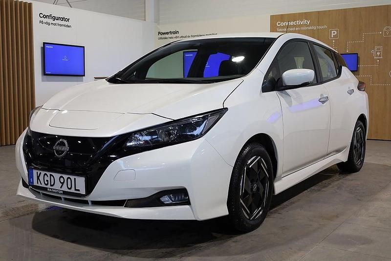 Vit Begagnad 2022 Nissan Leaf Acenta Halvkombi | 159 900 kr (Marknadspris) - Bild 1/3