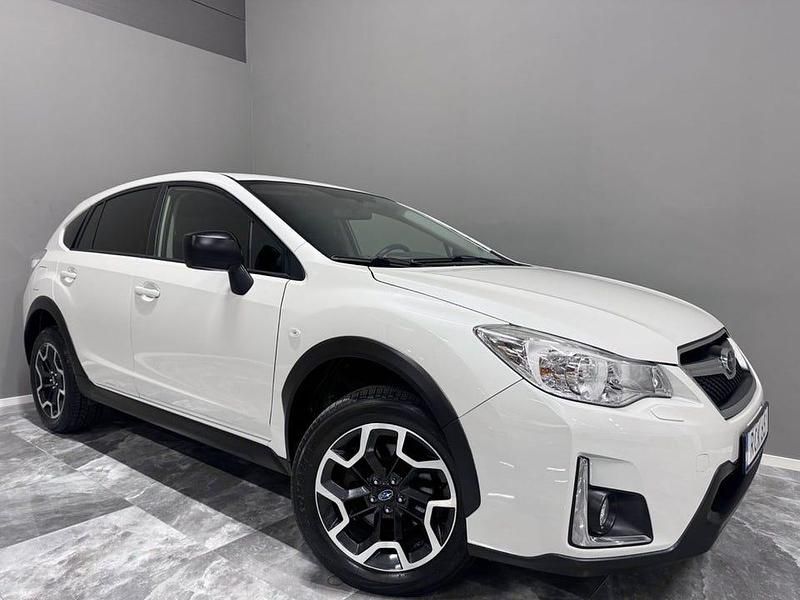 Vit Begagnad 2017 Subaru XV SUV | 189 900 kr (Marknadspris) - Bild 1/4