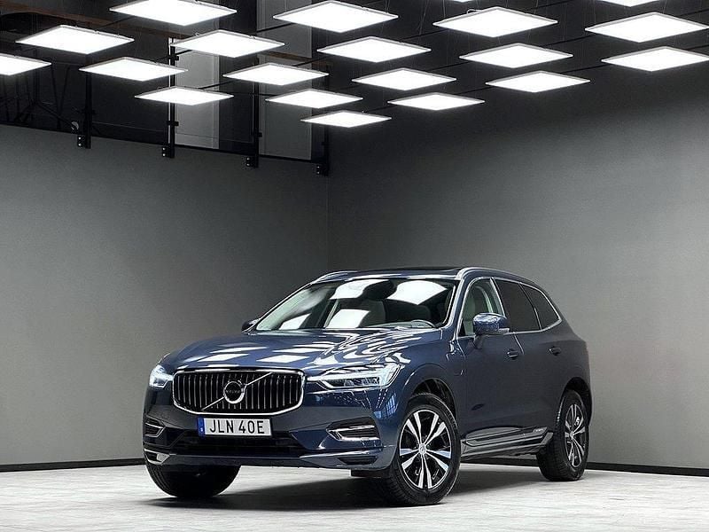 Mörkblå Begagnad 2020 Volvo XC60 Momentum SUV | 399 900 kr (Marknadspris) - Bild 1/3