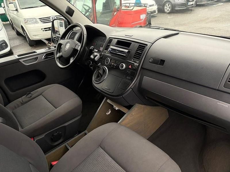 Begagnad VW Multivan 174 HK (127 kW) 2008 Grå