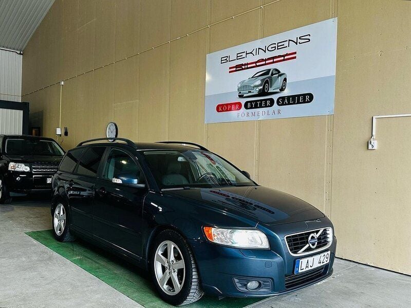 Blå Begagnad 2010 Volvo V50 Momentum Kombi | 49 900 kr (Dyr) - Bild 1/4