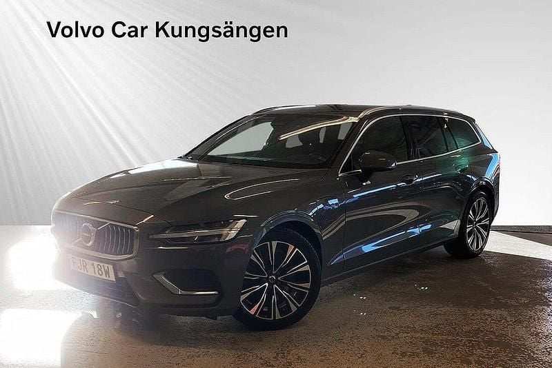 Grå Begagnad 2023 Volvo V60 Core Kombi | 324 900 kr (Bra pris) - Bild 1/4