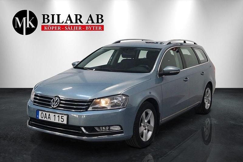 Ljusgrå Begagnad 2013 VW Passat Kombi | 109 900 kr (Dyr) - Bild 1/4