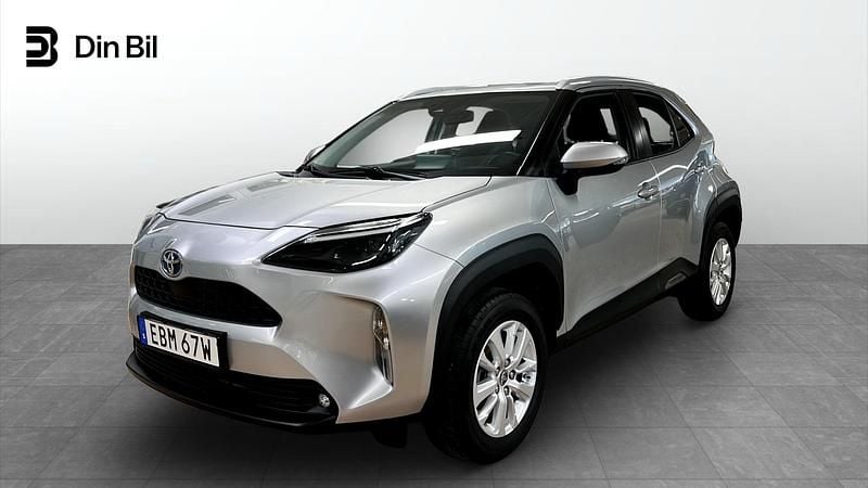Silver Begagnad 2022 Toyota Yaris Hybrid | 229 900 kr (Bra pris) - Bild 1/4