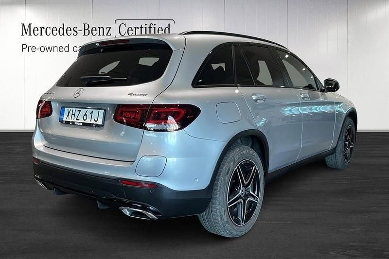 Begagnad Mercedes GLC300e AMG line 306 HK (225 kW) 2022 Silver