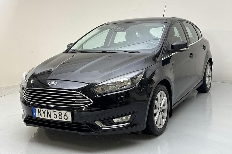 Svart Begagnad 2016 Ford Focus Titanium | 74 800 kr (Marknadspris) - Bild 1/4