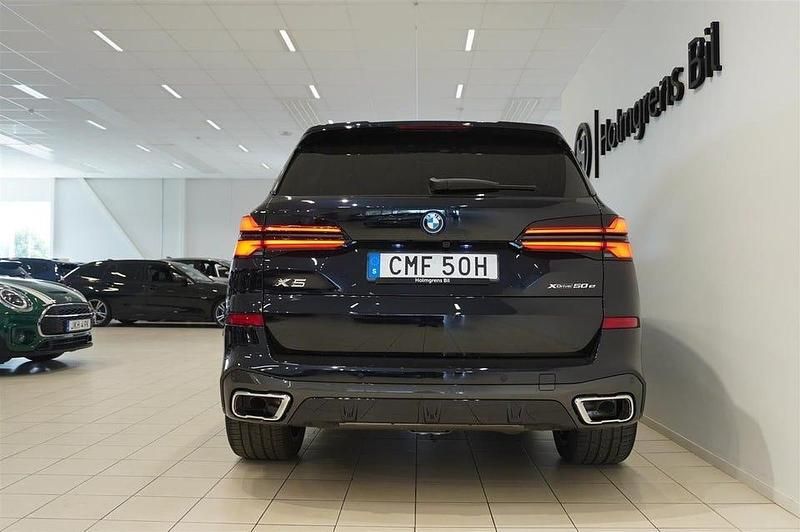 Ny BMW X5 Efficient Dynamics 490 HK (360 kW) 2025 Carbon svart metallic SUV