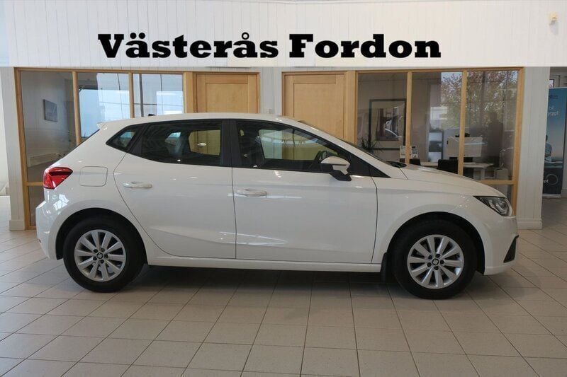 Vit Begagnad 2021 Seat Ibiza Halvkombi | 155 900 kr (Marknadspris) - Bild 1/4