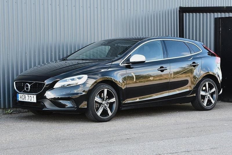Svart Begagnad 2017 Volvo V40 R-Design Kombi | 169 900 kr (Marknadspris) - Bild 1/4