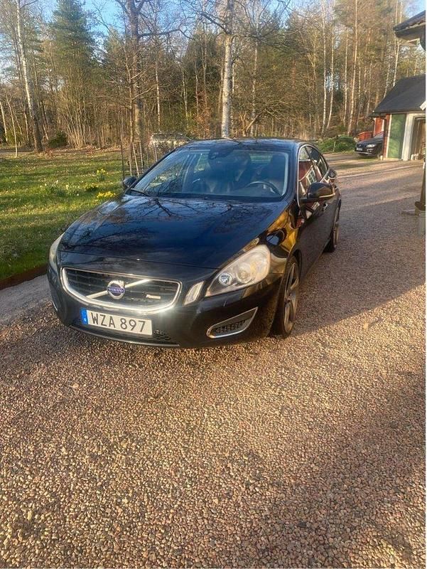 Svart Begagnad 2011 Volvo S60 Summum Sedan | 80 000 kr (Bra pris) - Bild 1/4
