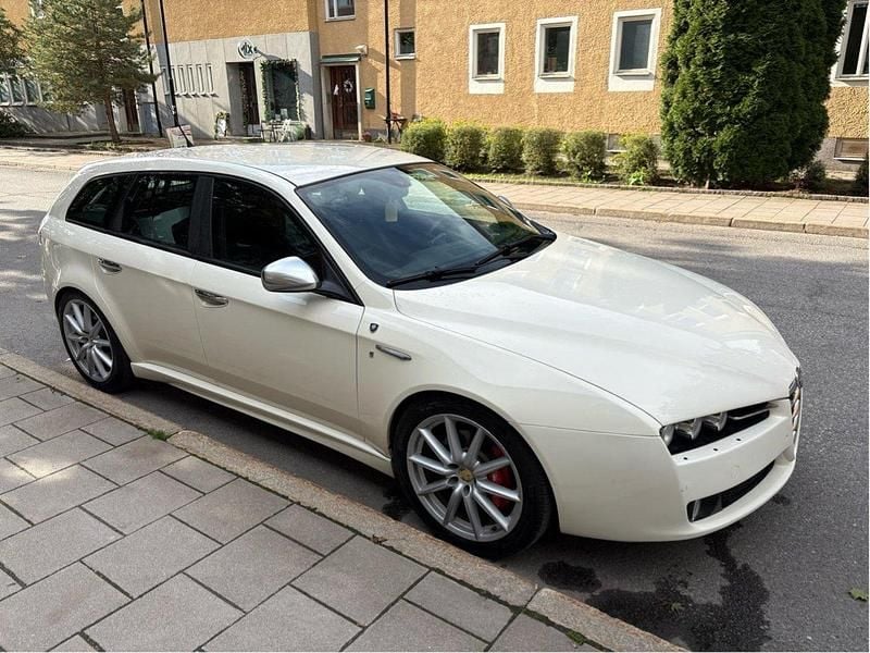 Vit Begagnad 2008 Alfa Romeo 159 Ti Kombi | 53 000 kr - Bild 1/4