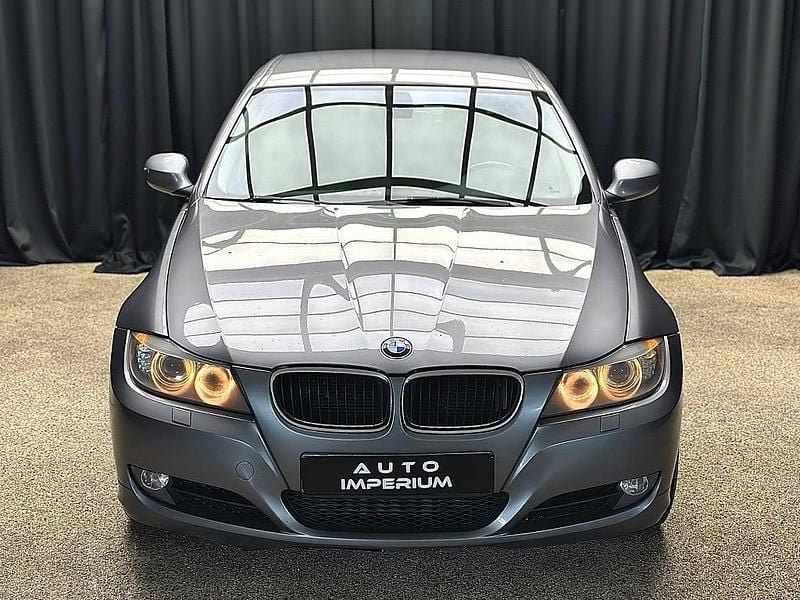 Begagnad BMW 320 Comfort Edition 177 HK (130 kW) 2009 Grå Sedan