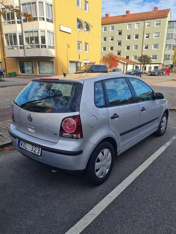 Silver Begagnad 2006 VW Polo Trendline Halvkombi | 25 000 kr (Lite dyr) - Bild 1/2