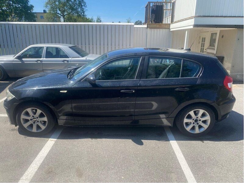 Svart Begagnad 2006 BMW 116 Advantage Halvkombi | 27 000 kr (Marknadspris) - Bild 1/4