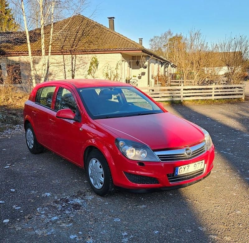Begagnad 2011 Opel Astra Halvkombi | 29 500 kr (Marknadspris) - Bild 1/4