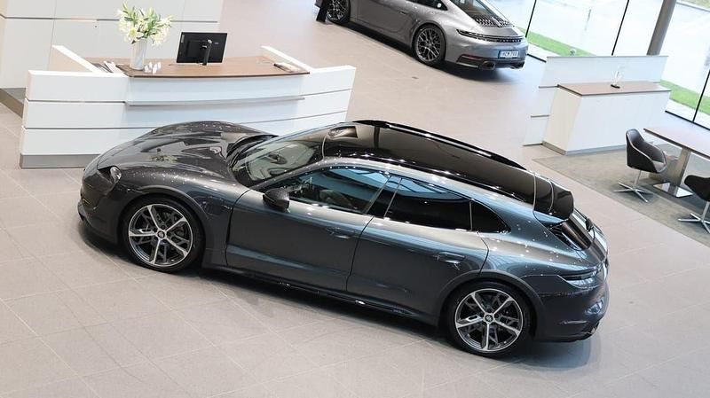 Begagnad Porsche Taycan Cross Turismo 319 kW (435 HK) 2023 Grå Sedan