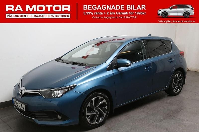 Blå Begagnad 2016 Toyota Auris Active Halvkombi | 124 800 kr (Marknadspris) - Bild 1/3