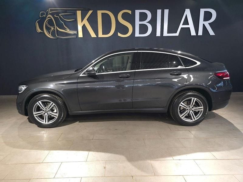 Grå Begagnad 2022 Mercedes GLC220 Sportkupé | 349 800 kr (Superpris) - Bild 1/4
