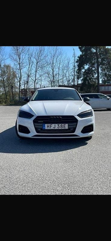 Vit Begagnad 2019 Audi A5 Sportback Design Halvkombi | 280 000 kr (Marknadspris) - Bild 1/4