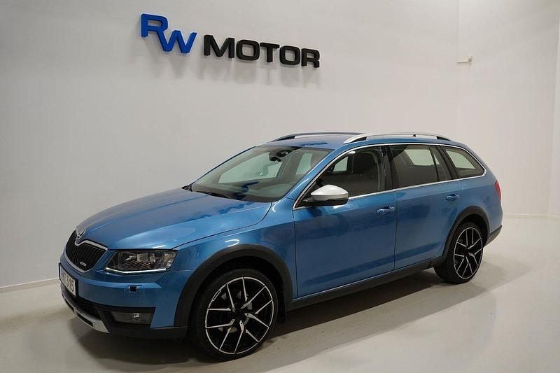 Blå Begagnad 2014 Skoda Octavia Scout Kombi | 179 800 kr - Bild 1/4