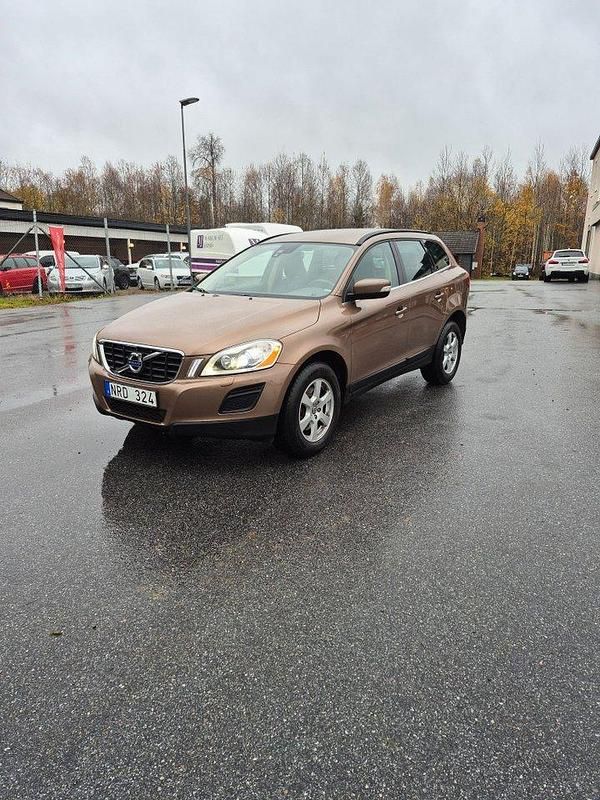 Brun Begagnad 2011 Volvo XC60 Momentum SUV | 82 000 kr (Marknadspris) - Bild 1/4