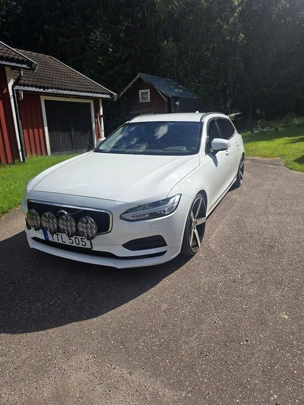 Vit Begagnad 2018 Volvo V90 Kombi | 160 000 kr (Marknadspris) - Bild 1/4