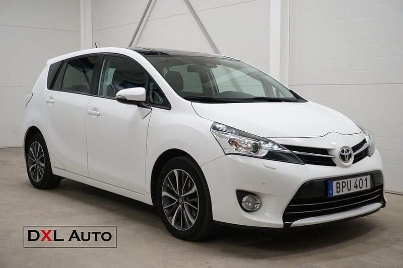 Vit Begagnad 2016 Toyota Verso Executive Minibuss | 143 900 kr (Marknadspris) - Bild 1/4