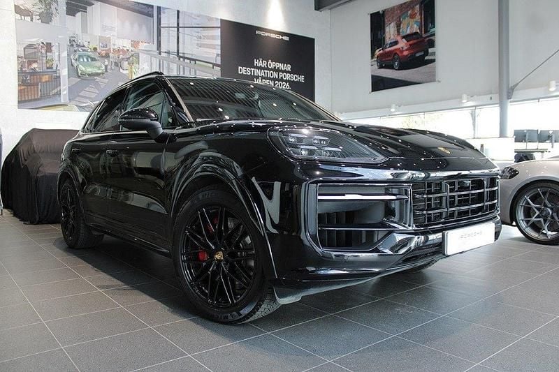 Svart Begagnad 2024 Porsche Cayenne S E-Hybrid SUV | 1 255 000 kr - Bild 1/4