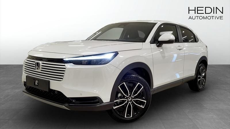 Vit (white) Ny 2025 Honda HR-V Elegance SUV | 348 800 kr (Marknadspris) - Bild 1/4