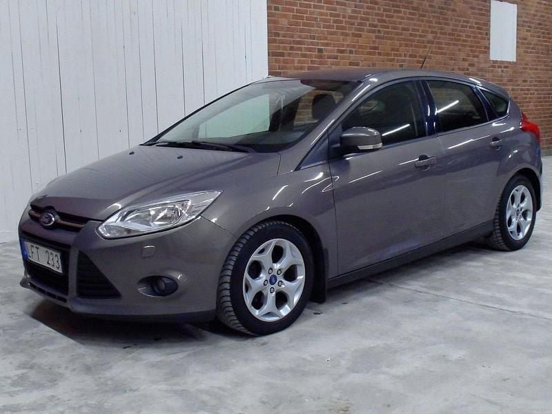 Brun Begagnad 2011 Ford Focus Trend Halvkombi | 34 500 kr (Bra pris) - Bild 1/4