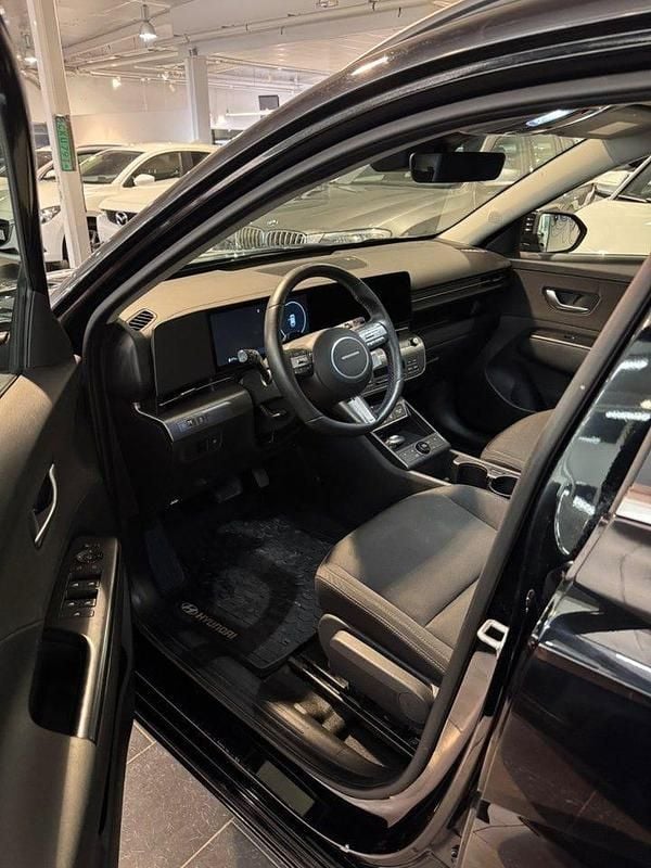 Begagnad Hyundai Kona Essential 114 kW (156 HK) 2024 Svart SUV